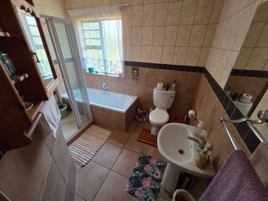 3 Bedroom Property for Sale in Langenhovenpark Free State